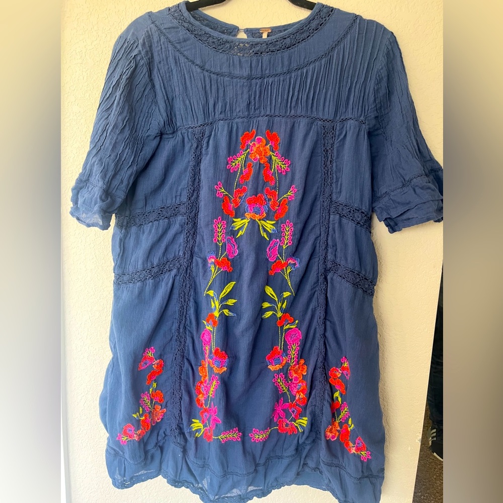 FREE PEOPLE Victorian Embroidered Mini Dress Blue Sz small floral